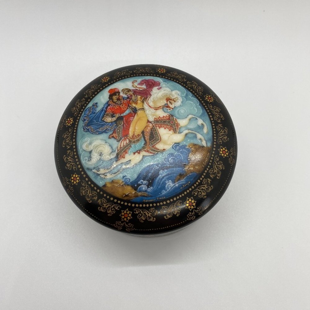 Vintage 1990 Kholui Halyuskai Music Box